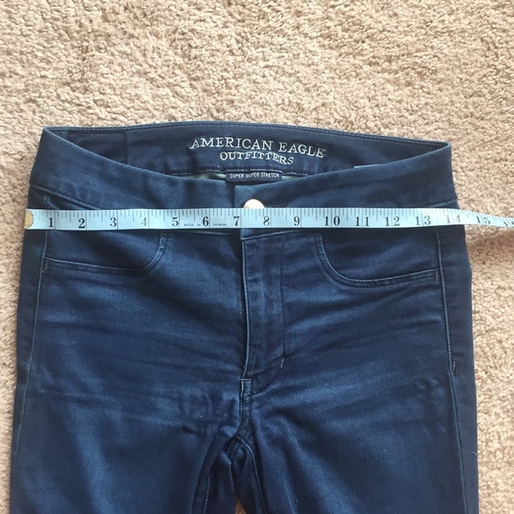 American eagle low rise jeans sz 2 short. Stretchy - Picture 7 of 8